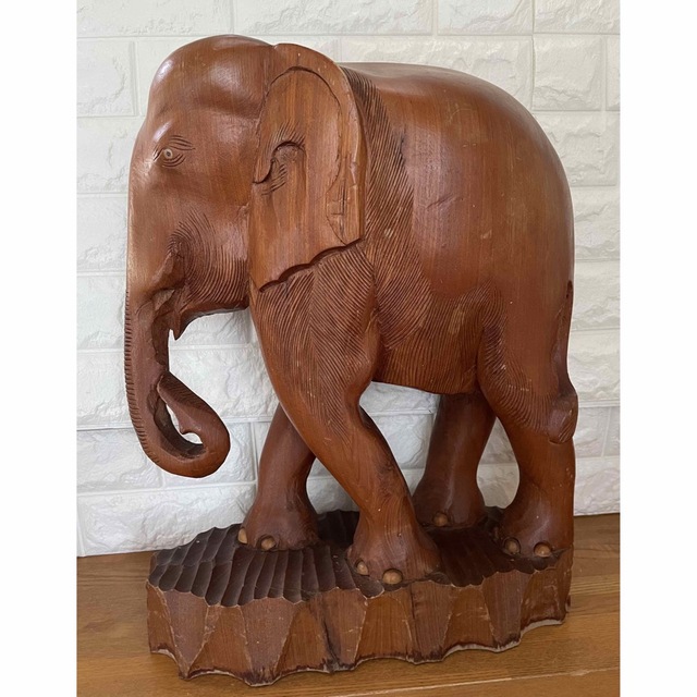 【送料無料/新品】  象の木彫り アフリカゾウ　木製 置物 彫刻/オブジェ