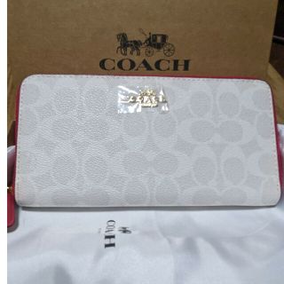 コーチ(COACH)のアウトレットコーチ　長財布　白系シグネチャー　中はピンク(財布)