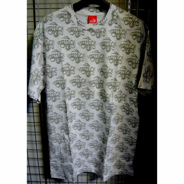 LAKAI LIMITED FOOTWEAR(ラカイリミテッドフットウェア)のLAKAI ラカイ 総柄Tシャツ　M　白 メンズのトップス(Tシャツ/カットソー(半袖/袖なし))の商品写真