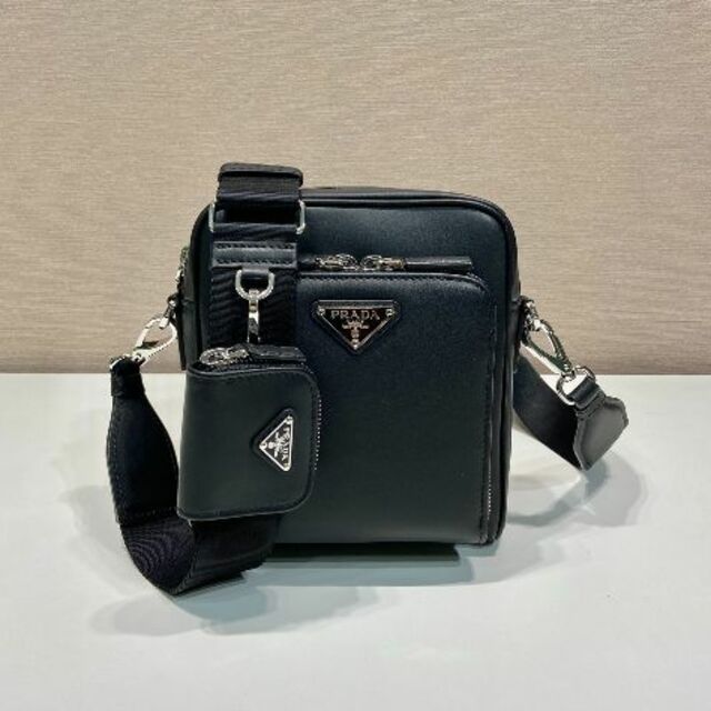 直営店に限定 PRADA - レザーショルダーバッグ ポーチ付 プラダ PRADA