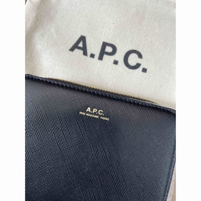 A.P.C - アーペーセー コンパクトウォレット エンボス Black 新品の