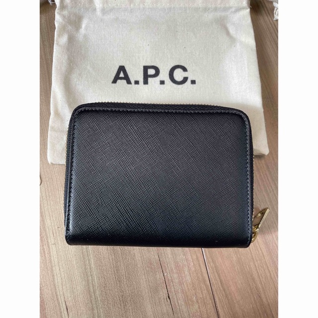 A.P.C - アーペーセー コンパクトウォレット エンボス Black 新品の