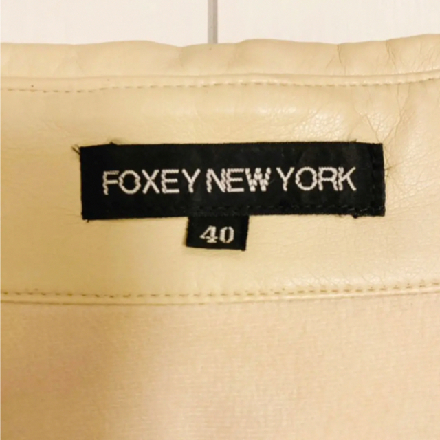 FOXEY NEW YORK(フォクシーニューヨーク)の雨OK♪FOXEYフェイクレザージャケット40 ベージュニューヨーク洗えるレザー メンズのジャケット/アウター(レザージャケット)の商品写真