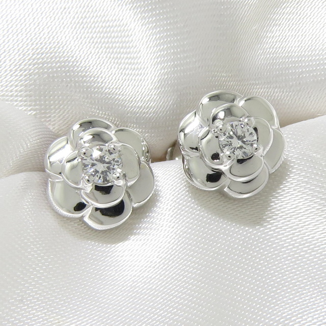 CHANEL - CHANEL カメリア ピアス 750WG K18WG ホワイトゴールド CHANEL - CHANEL カメリア ピアス 750WG K18WG ホワイトゴールド