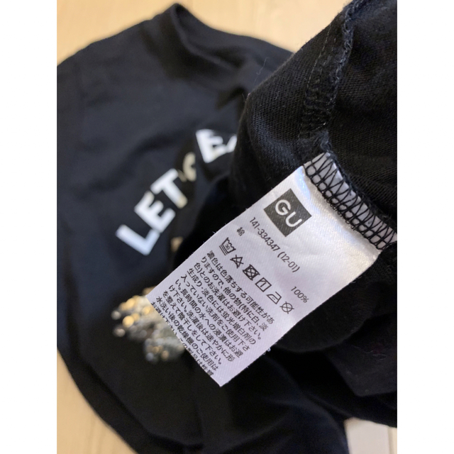 GU(ジーユー)のジーユー　スパンコール半袖Tシャツ　140 キッズ/ベビー/マタニティのキッズ服男の子用(90cm~)(Tシャツ/カットソー)の商品写真