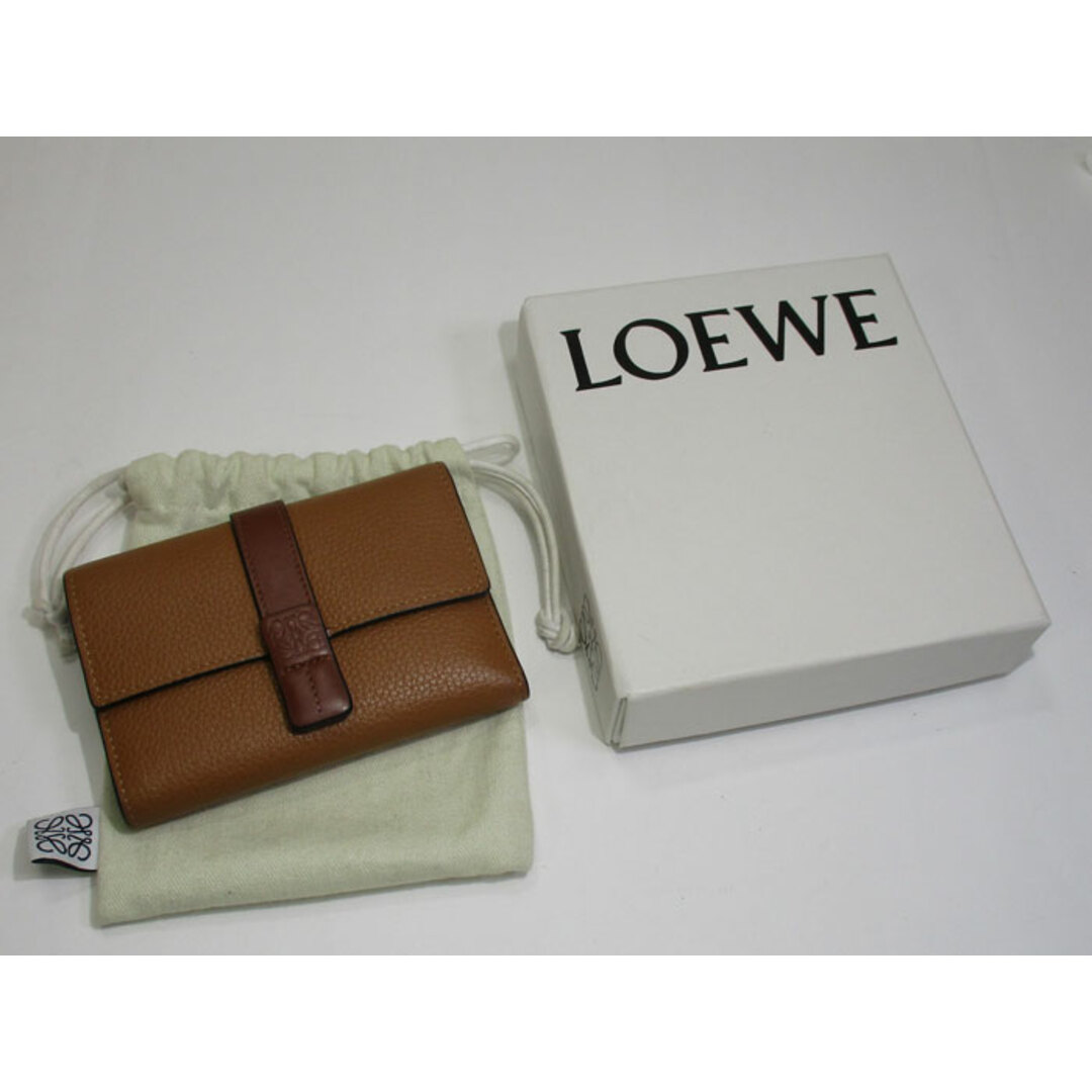 LOEWE(ロエベ)のLOEWE バーティカル ウォレット スモール 三つ折り コンパクト財布 レザー レディースのファッション小物(財布)の商品写真