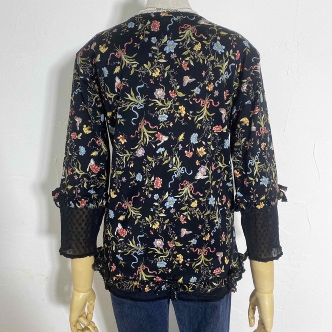 KANEKO ISAO(カネコイサオ)のカネコイサオ　長袖Tシャツ　袖口＆裾にチュールレース重ねのデザインです。 レディースのトップス(カットソー(長袖/七分))の商品写真