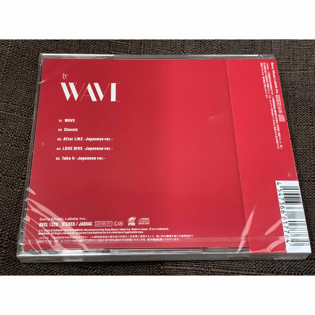 IVE(アイヴ)のIVE WAVE アルバム 初回通常盤 新品未開封 シリアル エンタメ/ホビーのCD(K-POP/アジア)の商品写真