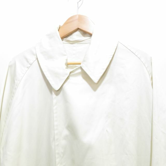 SILLAGE CREAM VENTILE BELTED COAT メンズのジャケット/アウター(ステンカラーコート)の商品写真