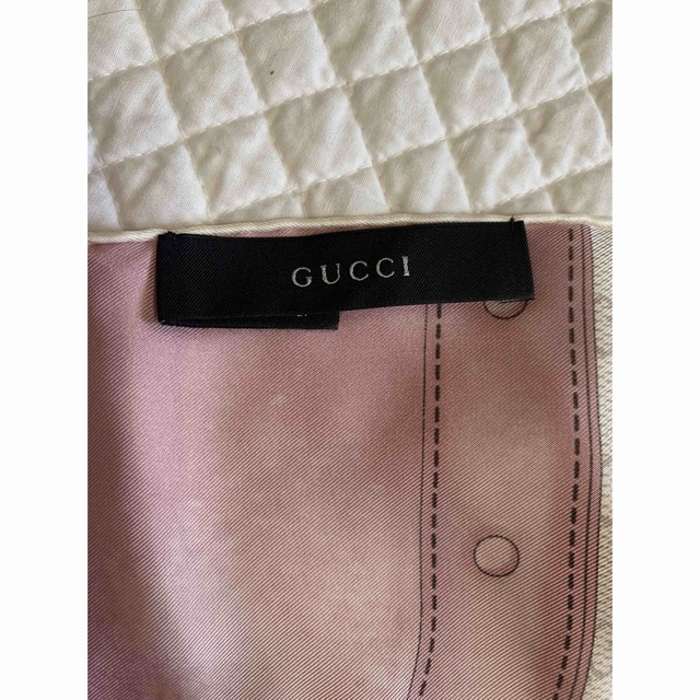 Gucci(グッチ)のGUCCI グッチ　シルク　スカーフ　ピンク レディースのファッション小物(バンダナ/スカーフ)の商品写真