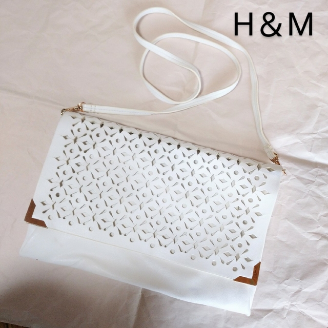 H&M(エイチアンドエム)の【送料込】H＆M　ショルダーバッグ（白） レディースのバッグ(ショルダーバッグ)の商品写真