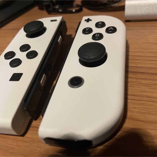 Nintendo Switch(ニンテンドースイッチ)のNintendo Switch 有機ELモデル ホワイト エンタメ/ホビーのゲームソフト/ゲーム機本体(家庭用ゲーム機本体)の商品写真