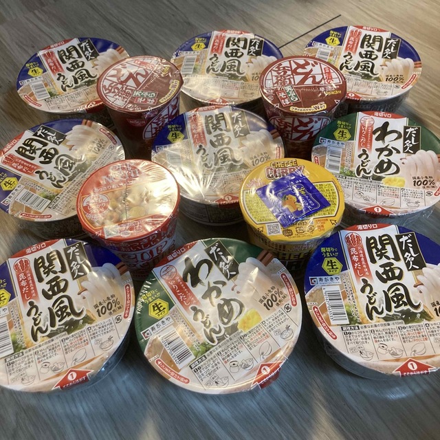 カップ麺まとめ売り 食品/飲料/酒の加工食品(インスタント食品)の商品写真