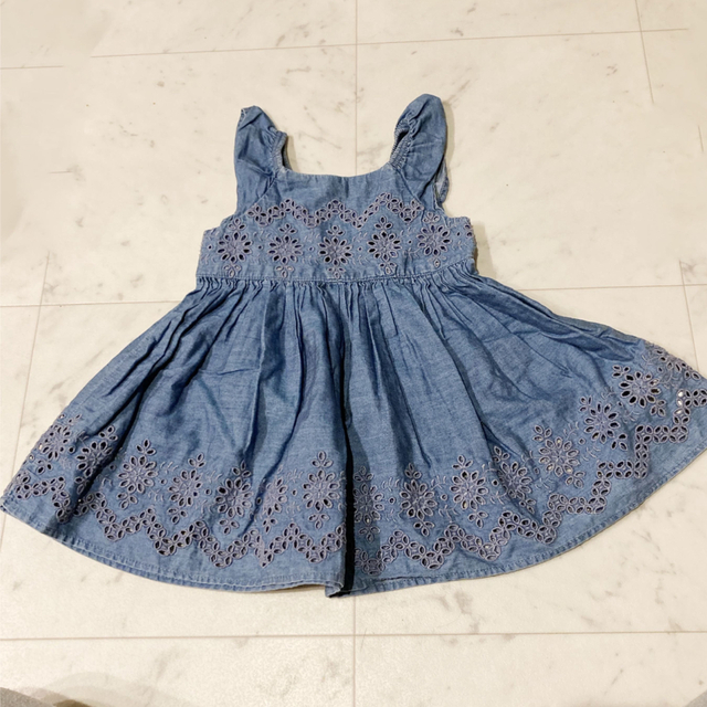 GAP Kids(ギャップキッズ)のGAP デニムワンピース キッズ/ベビー/マタニティのキッズ服女の子用(90cm~)(ワンピース)の商品写真