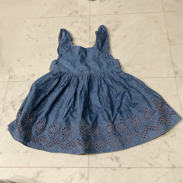 GAP Kids(ギャップキッズ)のGAP デニムワンピース キッズ/ベビー/マタニティのキッズ服女の子用(90cm~)(ワンピース)の商品写真