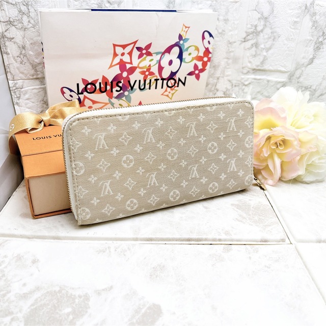 LOUIS VUITTON(ルイヴィトン)のルイヴィトン　ジッピーウォレット　モノグラムミニラン　ホワイトデニム　長財布 レディースのファッション小物(財布)の商品写真