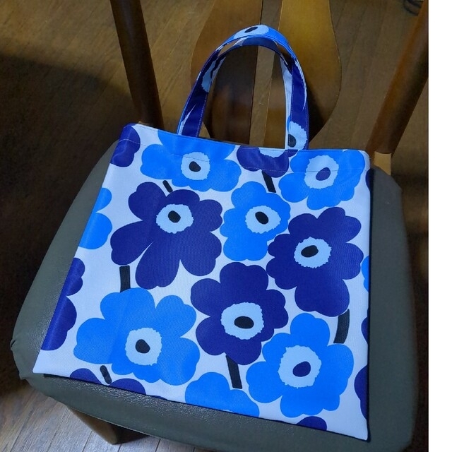 小花柄♪エコバッグ　撥水加工　ブルー ハンドメイドのファッション小物(バッグ)の商品写真