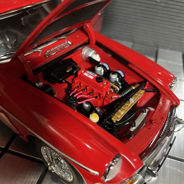 絶版未展示品 オートアート 1/18 MGB COUPE MK ll 1969