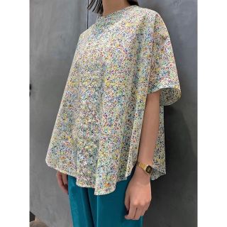 ズッカ(ZUCCa)の【新作・美品】ZUCCa ズッカ LIBERTY PRINT ブラウス(シャツ/ブラウス(半袖/袖なし))