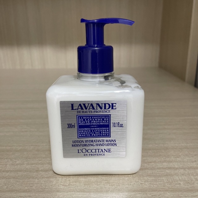 L'OCCITANE(ロクシタン)の【値下げ】ロクシタン　ラベンダー　ハンドクリーム　新品未使用 コスメ/美容のボディケア(ハンドクリーム)の商品写真