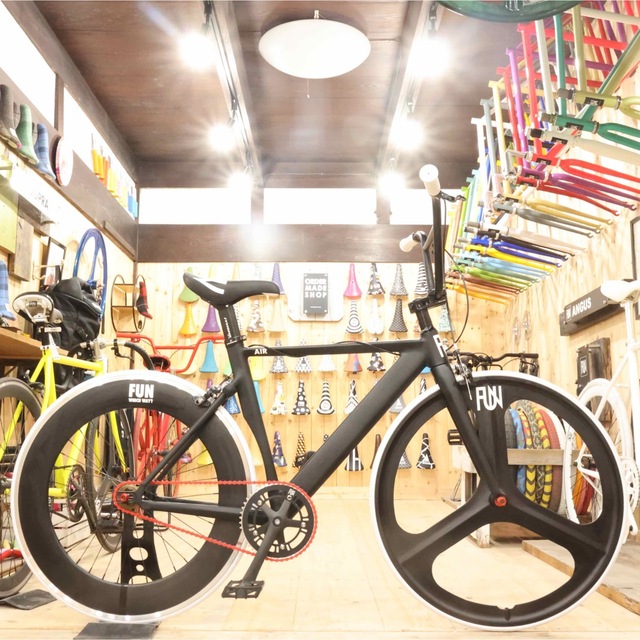 新品完成車】FUN 700C アルミ カーボン ブラック ピスバイク 自転車-