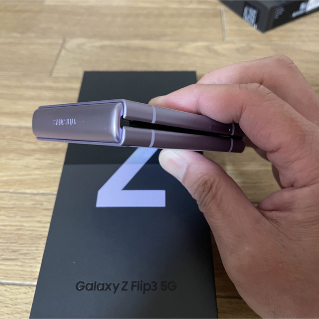 Galaxy(ギャラクシー)のサムスン Samsung Z Flip3 5G 256GB 香港版　SIMフリー スマホ/家電/カメラのスマートフォン/携帯電話(スマートフォン本体)の商品写真