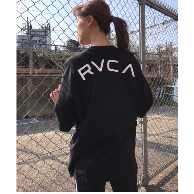 RVCA(ルーカ)のRVCA  メンズ　レディース　ロゴTシャツ レディースのトップス(Tシャツ(半袖/袖なし))の商品写真