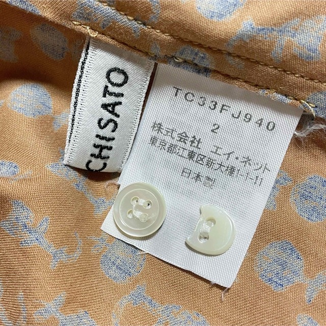 TSUMORI CHISATO(ツモリチサト)の美品　ツモリチサト　パフスリーブ　ねこ　総柄　ねこボタン　コットン　ブラウス レディースのトップス(シャツ/ブラウス(半袖/袖なし))の商品写真