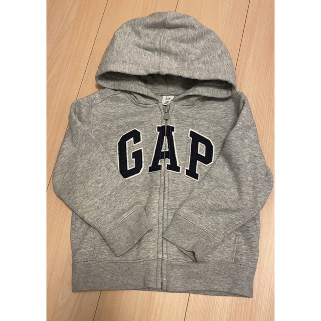 babyGAP(ベビーギャップ)のbaby GAP  裏起毛パーカー  100 キッズ/ベビー/マタニティのキッズ服男の子用(90cm~)(ジャケット/上着)の商品写真