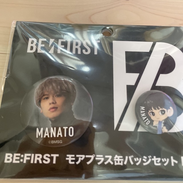 BE:FIRST(ビーファースト)のBE FIRST  マナト　バッチ エンタメ/ホビーのタレントグッズ(アイドルグッズ)の商品写真