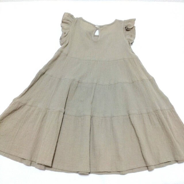 西松屋(ニシマツヤ)のティアードワンピース　ベージュ　90cm キッズ/ベビー/マタニティのキッズ服女の子用(90cm~)(ワンピース)の商品写真