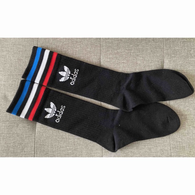 【新品未使用】adidasトレフォイルロゴハイソックス　23〜25㎝　一足 レディースのレッグウェア(ソックス)の商品写真