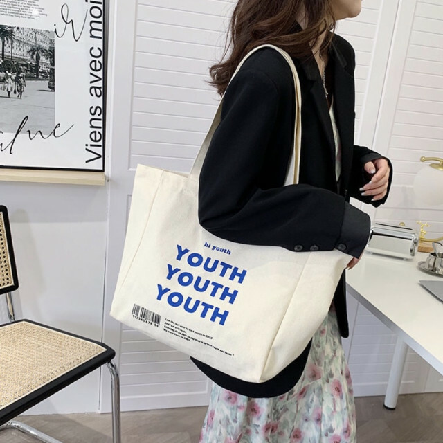 youth 英字 ロゴ トートバッグ マチあり 韓国ファッションの通販 by miku's shop｜ラクマ