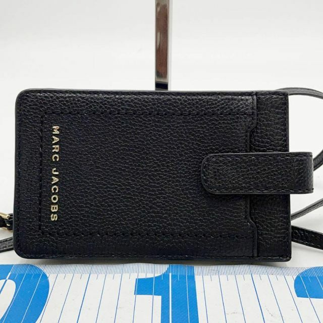 MARC JACOBS(マークジェイコブス)の【未使用】マークジェイコブス　ポーチ　ブラック黒　ストラップ　クロスボディバッグ レディースのバッグ(ショルダーバッグ)の商品写真