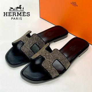 エルメス(Hermes)の6038 エルメス オラン ストーン H サンダル ゴールド ブラック(サンダル)