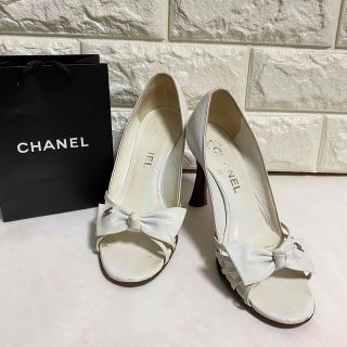 シャネル(CHANEL)のシャネル　レディース　ココマーク　パンプス　白　ホワイト　リボン　34  １/2(ハイヒール/パンプス)