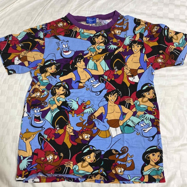 ディズニーリゾート　アラジン　Tシャツ　Sサイズ エンタメ/ホビーのおもちゃ/ぬいぐるみ(キャラクターグッズ)の商品写真