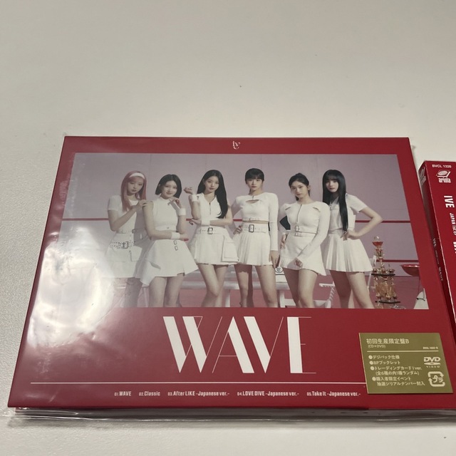 IVE(アイヴ)の新品未開封 IVE WAVE 通常盤 B 初回限定 トレカ シリアル 付き  エンタメ/ホビーのCD(K-POP/アジア)の商品写真