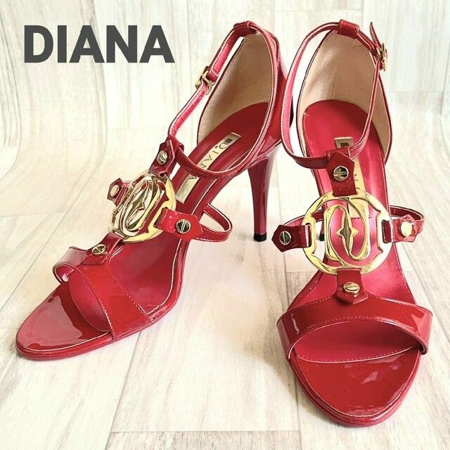 DIANA(ダイアナ)のDIANA ダイアナ ハイヒール サンダル 赤 エナメル ゴールド金具 レディースの靴/シューズ(サンダル)の商品写真