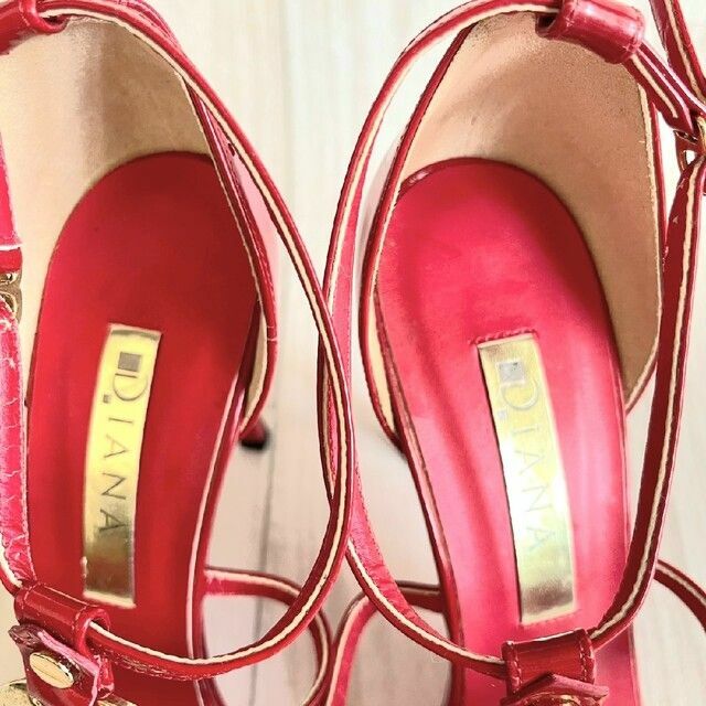 DIANA(ダイアナ)のDIANA ダイアナ ハイヒール サンダル 赤 エナメル ゴールド金具 レディースの靴/シューズ(サンダル)の商品写真