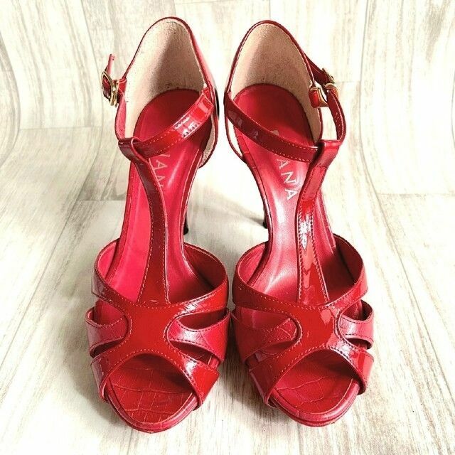 DIANA(ダイアナ)のDIANA ダイアナ ハイヒール パンプス サンダル Tストラップ 赤 レディースの靴/シューズ(サンダル)の商品写真