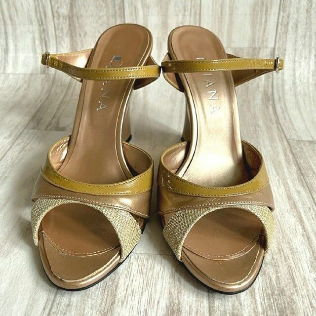 DIANA(ダイアナ)のDIANA ダイアナ ハイヒール ストラップサンダル ゴールド ウェッジソール レディースの靴/シューズ(サンダル)の商品写真