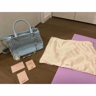 MIU MIU(ブルー・ネイビー/青色系)のフリマアイテム一覧 MIU MIU(ブルー・ネイビー/青色系)のフリマアイテム一覧