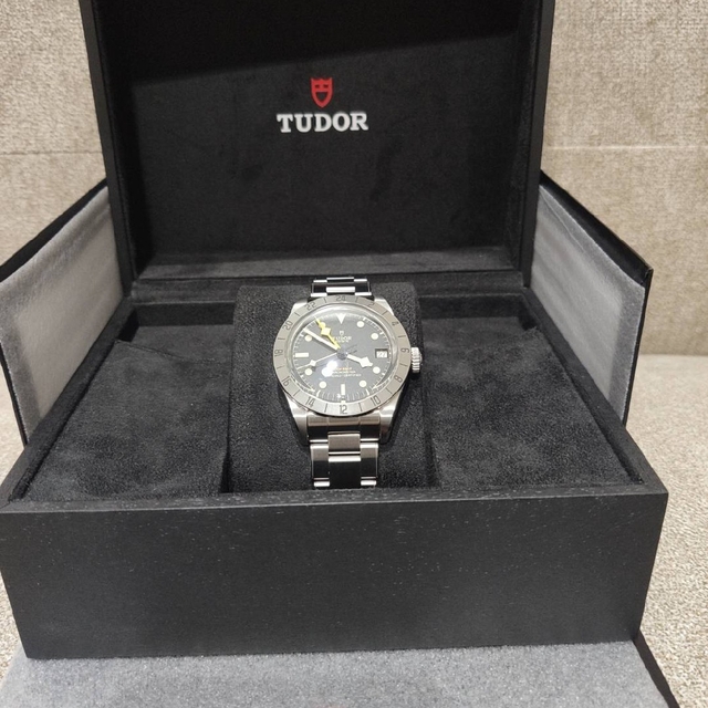 Tudor(チュードル)のTUDOR チューダー ブラックベイプロ 未使用品 M79470 メンズの時計(腕時計(アナログ))の商品写真