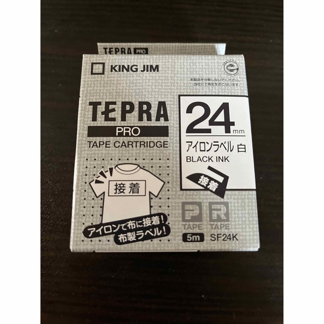 キングジム(キングジム)のテプラ・プロ テープカートリッジ アイロンラベル 24mm 白 SF24K(1コ インテリア/住まい/日用品のオフィス用品(OA機器)の商品写真