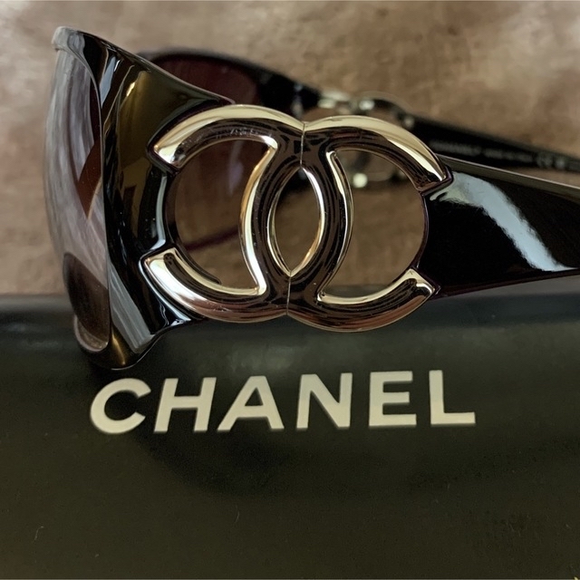 CHANEL(シャネル)の美品☆CHANEL☆サングラス☆ケース付き レディースのファッション小物(サングラス/メガネ)の商品写真