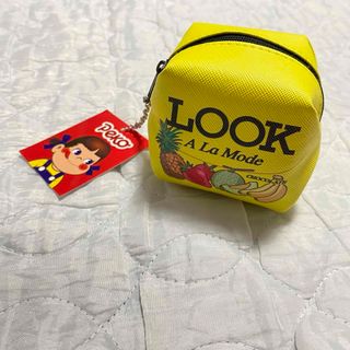 新品未使用　お菓子ポーチ　LOOK キューブポーチ(ポーチ)