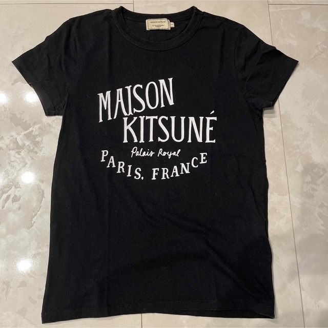 MAISON KITSUNE'(メゾンキツネ)のメゾンキツネ  Tシャツ　ロゴTシャツ レディースのトップス(Tシャツ(半袖/袖なし))の商品写真