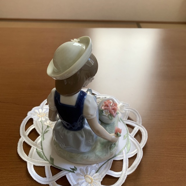 リヤドロ No.1287 『花を摘む少女』 - www.museumsofhopkinsville.org