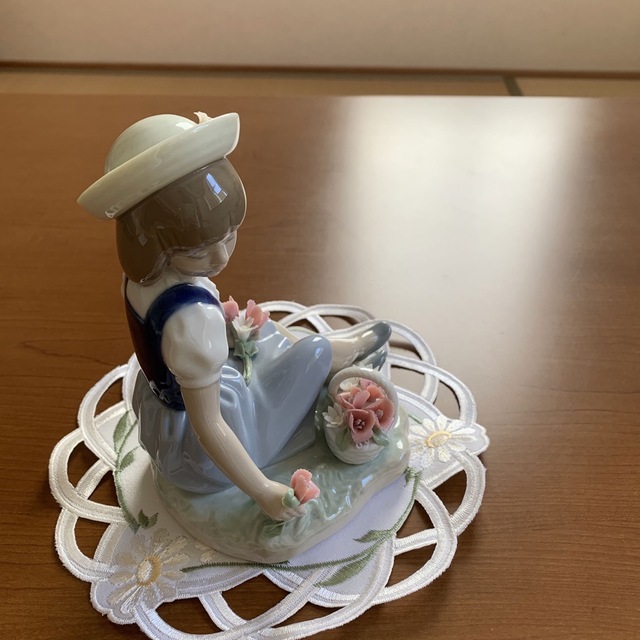 リヤドロ No.1287 『花を摘む少女』 - www.museumsofhopkinsville.org